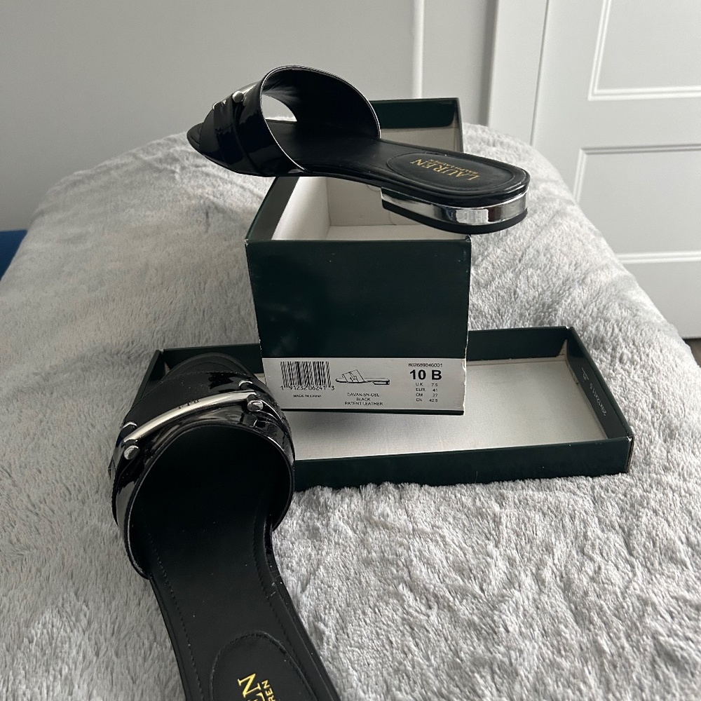 New Ralph Lauren woman’s Slide Sandals Black Patent Leather  Size 10